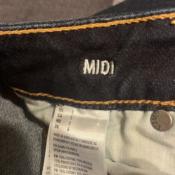 American Eagle Outfitters - Midi Jean shorts - Dark Wash - size 2 - Picture 2 of 4